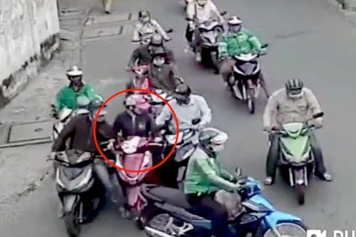 Bắt nhóm dàn cảnh va quệt xe để móc túi ở TP.HCM