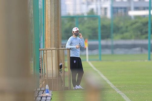 Thầy Hàn 'đột nhập' buổi tập CLB Hà Nội