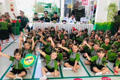Đà Nẵng: Trải nghiệm 'một ngày quân ngũ' của các chiến sĩ tí hon