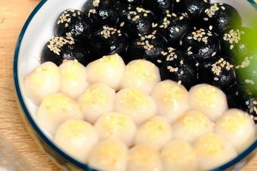 Bánh trôi, bánh chay 'cháy hàng' trên chợ mạng