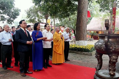 Dâng hương tưởng niệm 993 năm Ngày mất Đức vua Lý Thái Tổ