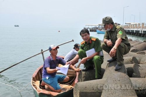 Công an Phú Quốc nghĩ ra chiêu 'độc' giúp ngư dân làm căn cước