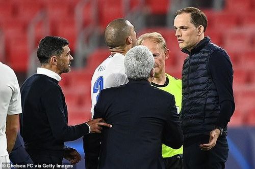 HLV Chelsea bị tố xúc phạm đồng nghiệp, suýt tẩn nhau với cầu thủ