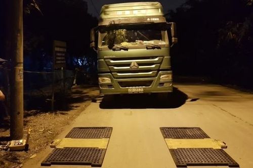 Thanh tra giao thông bị dọa đánh khi kiểm tra xe quá tải