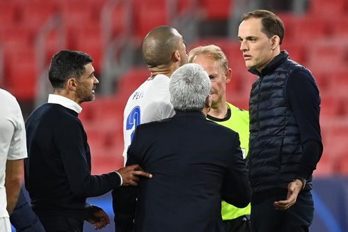 HLV trưởng Chelsea bị tố xúc phạm đồng nghiệp