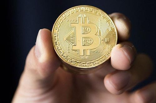 Bitcoin lập kỷ lục mới, chạm ngưỡng 64.000 USD