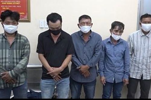 Bắt băng nhóm chuyên dàn cảnh va chạm xe để trộm cắp tài sản