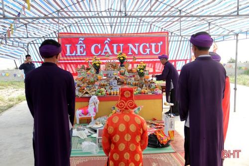 Khám phá lễ cầu ngư của làng chài ven biển Hà Tĩnh