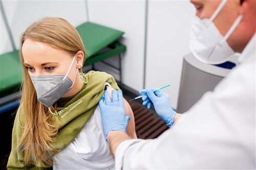 Đức điều chỉnh khuyến nghị về việc tiêm vaccine AstraZeneca