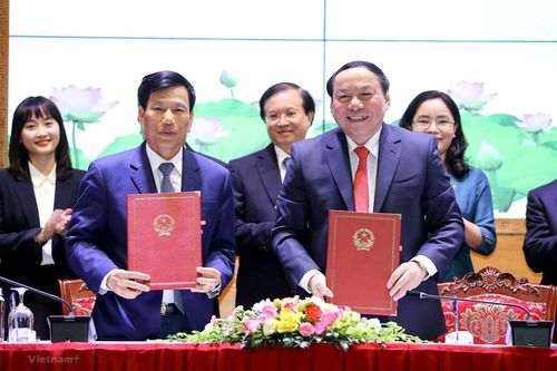 Chính thức bàn giao nhiệm vụ Bộ trưởng Bộ Văn hóa, Thể thao và Du lịch