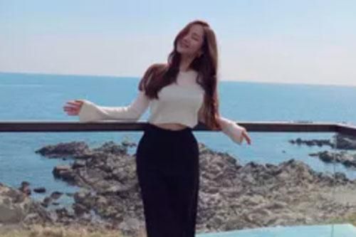 Vừa bị soi loạt bằng chứng hẹn hò Park Seo Joon, Park Min Young tiếp tục gây xôn xao vì hành động này