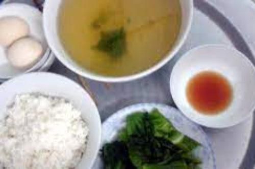 Dâu ở cữ mẹ chồng chỉ hấp trứng, luộc rau còn dặn 'kiêng được là tốt', nhưng khi xem xong bức ảnh cô đưa, bà lại vội vàng thay đổi thái độ