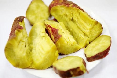 Muốn luộc khoai bở tung, thơm ngon gấp 3 lần chỉ cần cho thêm 1 thứ này, đảm bảo ai ăn cũng 'nghiện'