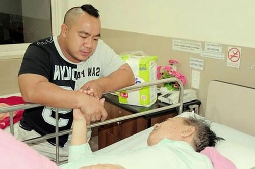 Cố nghệ sĩ Đức Lang từng sẵn lòng hiến đôi mắt cho con trai Hiếu Hiền: Tình cha quá ấm áp!