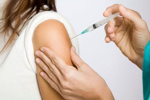 Phụ nữ mang thai vô tình tiêm vắc xin MMR có thể gặp phải những nguy cơ gì?