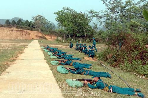 Xây dựng lực lượng dân quân, tự vệ vững mạnh