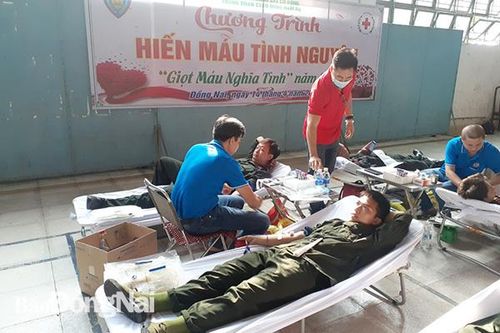 Trung đoàn Cảnh sát cơ động Đông Nam bộ hiến 300 đơn vị máu