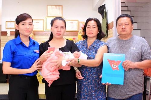 Tặng Huy hiệu Tuổi trẻ dũng cảm cho 2 thành viên Đội SBC Biên Hòa