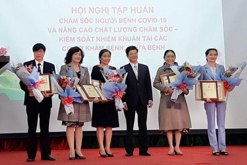 170 cán bộ y tế tập huấn về chăm sóc người bệnh COVID-19