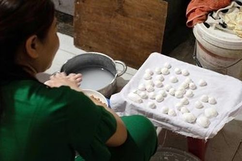 Người làm bánh trôi, bánh chay hối hả ngày Tết Hàn thực