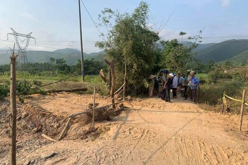 Người dân Huế lập hàng rào chặn thi công cao tốc Cam Lộ - La Sơn