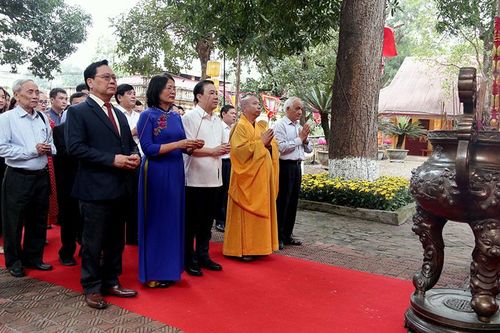 Dâng hương tưởng niệm 993 năm Ngày mất Đức vua Lý Thái Tổ