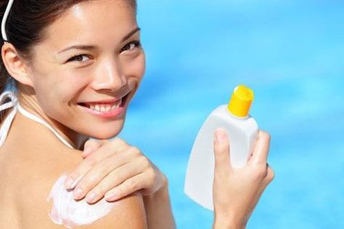 Hè gõ cửa, cẩn trọng các bệnh đe dọa nhan sắc chị em
