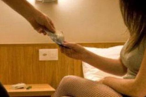 Nữ tiếp viên nhà hàng ở trung tâm TP.HCM bán dâm 2,5 triệu đồng/lượt