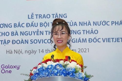 Bà Nguyễn Thị Phương Thảo nhận huân chương Bắc đẩu bội tinh