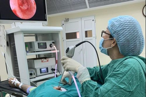 Thủng màng nhĩ do pháo nổ