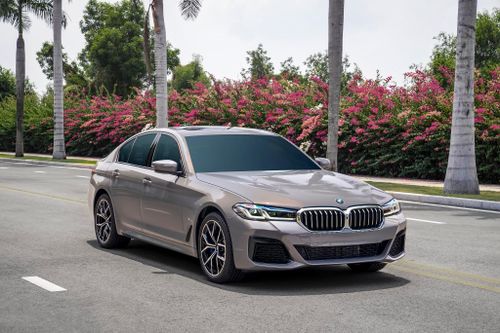 BMW 5-Series 2021 giá từ 2,5 tỷ đồng, đối thủ của Mercedes E-Class