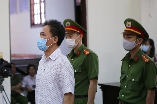 Tuyên phạt đối tượng xâm phạm lợi ích của Nhà nước hơn bốn năm tù