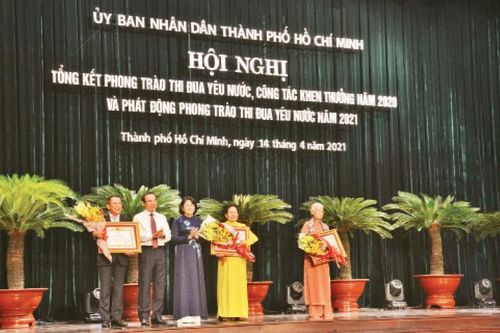 Khơi dậy lòng yêu nước từ phong trào thi đua