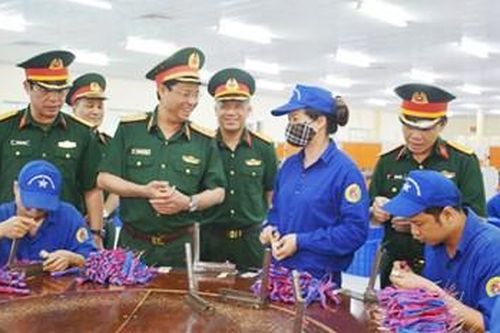 Thượng tướng Trần Quang Phương thăm, kiểm tra tại Nhà máy Z121