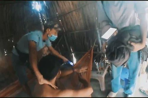 Giật ĐTDĐ của cô gái, 2 kẻ cướp còn nhắn tin đòi nạn nhân gửi hình nhạy cảm