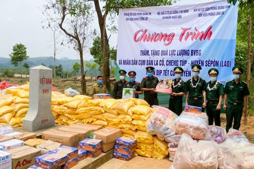 Bộ đội biên phòng Việt Nam chúc tết Tết cổ truyền Bunpimay Nhân dân các dân tộc Lào