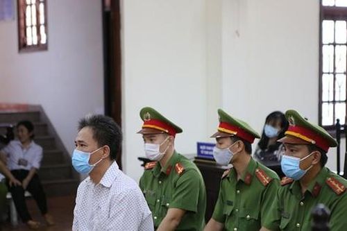 Cựu công chức Văn phòng UBND TPHCM viết bài xúc phạm lãnh đạo bị phạt 54 tháng tù