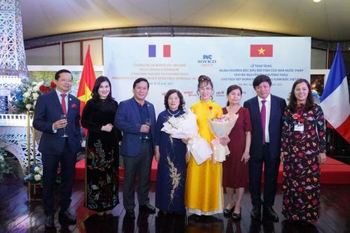 CEO Vietjet nhận Huân chương Bắc đẩu bội tinh