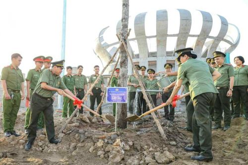 Công an TP. Cần Thơ phát động 'Tết trồng cây đời đời nhớ ơn Bác Hồ'