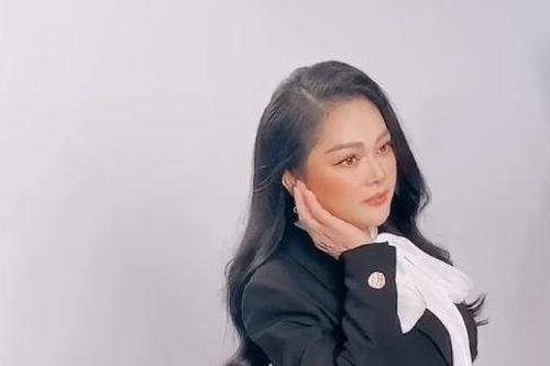 Bất ngờ với clip hậu trường chụp hình của ca sĩ Như Quỳnh