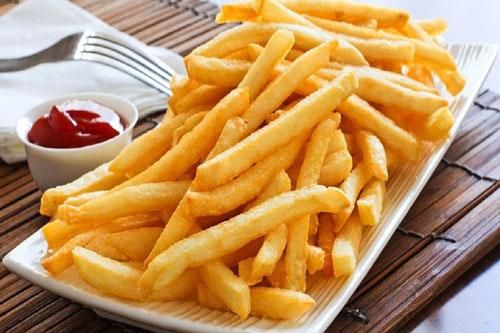 Chỉ cần thêm bước này trước khi chiên, khoai tây chín cực nhanh lại giòn rụm, thơm lừng
