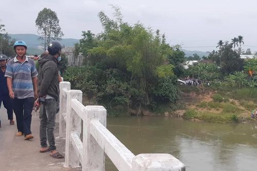 Bỏ lại xe đạp trên cầu, nam sinh lớp 10 gieo mình xuống sông mất tích