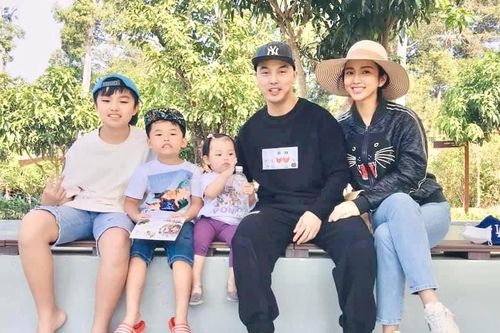 Vợ Ưng Hoàng Phúc lên tiếng khi bị nói thương con riêng hơn con chung