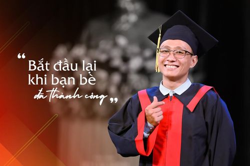 Hành trình 'bắt đầu lại khi bạn bè đã thành công' của Tân Thủ khoa Đại học Kinh tế - Tài chính TP.HCM