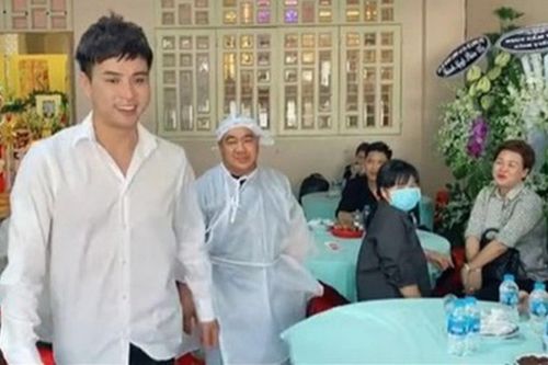 Bị chỉ trích vì cười giữa đám tang bố Hiếu Hiền, Hồ Quang Hiếu đáp trả: 'Chẳng lẽ tôi phải khóc mới được'