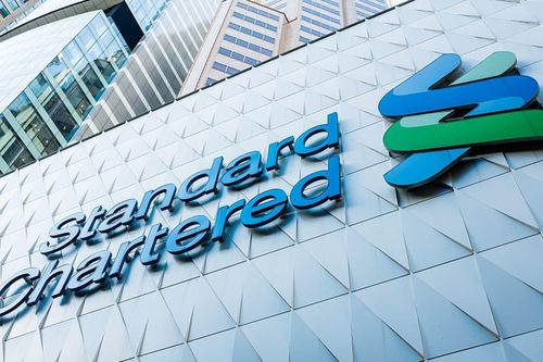 Fitch nâng triển vọng của Standard Chartered Việt Nam lên mức tích cực