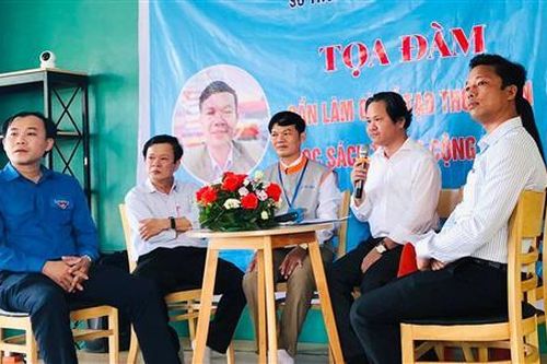 Tọa đàm 'Cần làm gì để tạo thói quen đọc sách trong cộng đồng'