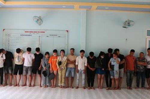 Hai mươi nam nữ thuê khách sạn sử dụng ma túy