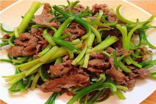 Món ngon mỗi ngày: Thịt bò xào ngồng tỏi
