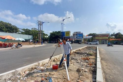 Dân phản ánh gói thầu làm đường trăm tỷ ở Cần Thơ: Đo lại cao trình đường